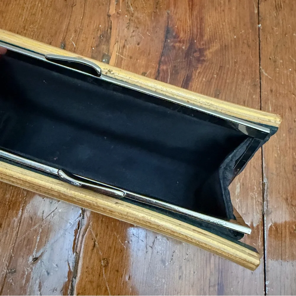 Unique Beck(y) Skateboard Clutch - Picture 5 of 6